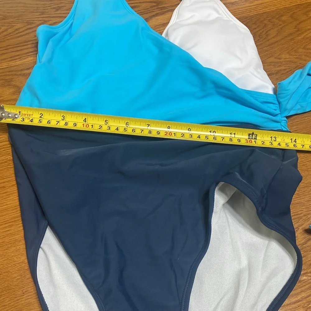 Cupshe Blue & white Color Block v neck one piece Swimsuit size Large - Picture 9 of 9